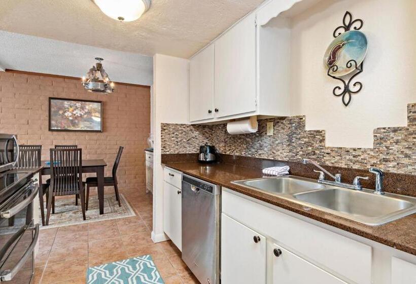 Отель Fort Marcy Suites By All Seasons Resort Lodging