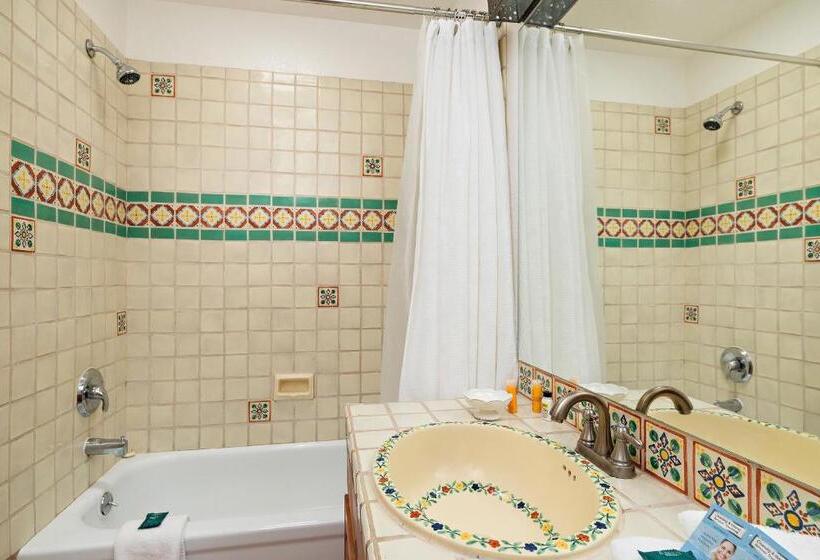 Отель Fort Marcy Suites By All Seasons Resort Lodging