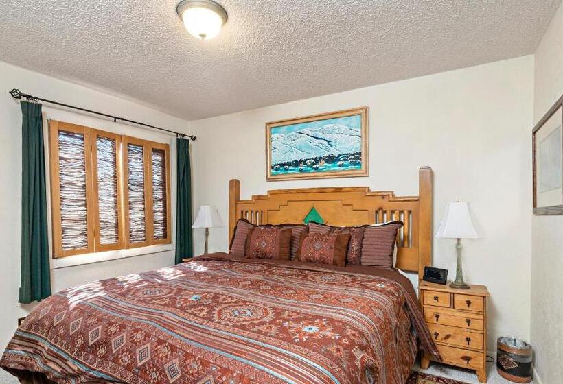 Отель Fort Marcy Suites By All Seasons Resort Lodging