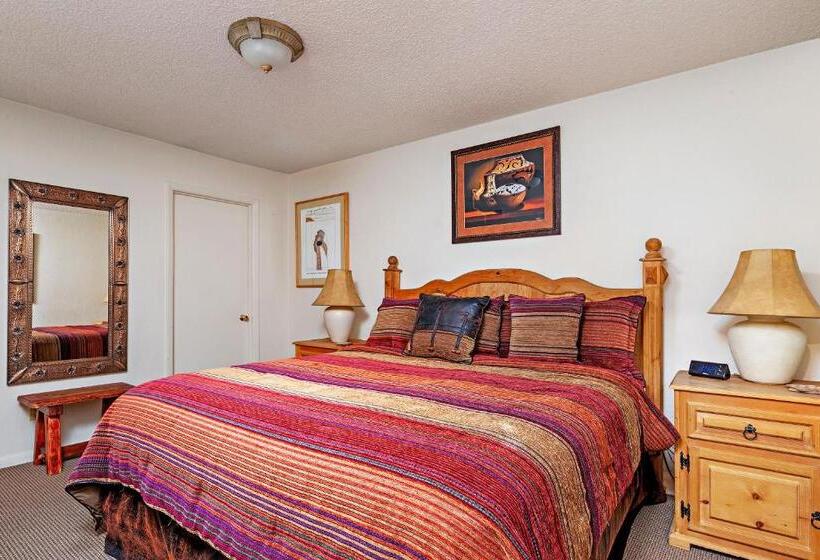 Отель Fort Marcy Suites By All Seasons Resort Lodging