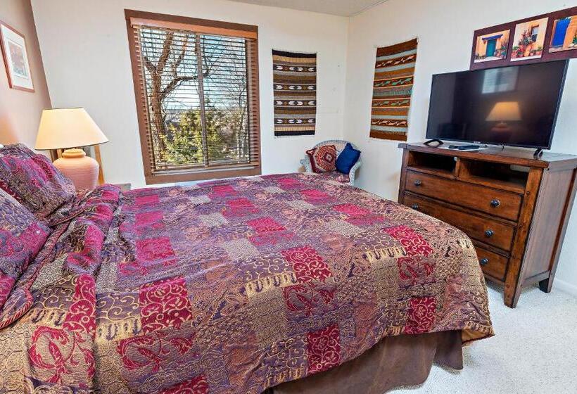 Отель Fort Marcy Suites By All Seasons Resort Lodging