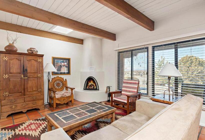 Отель Fort Marcy Suites By All Seasons Resort Lodging