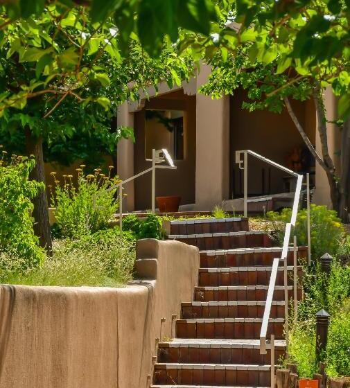 Отель Fort Marcy Suites By All Seasons Resort Lodging