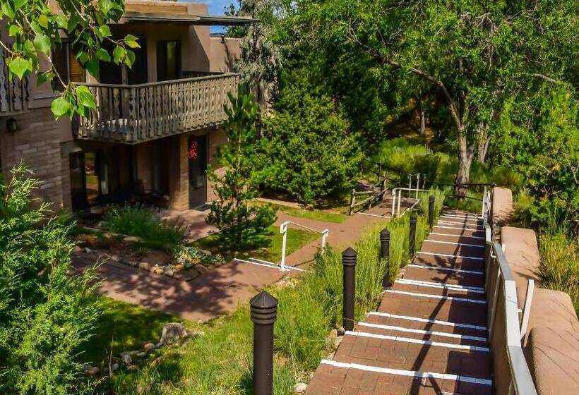 Отель Fort Marcy Suites By All Seasons Resort Lodging