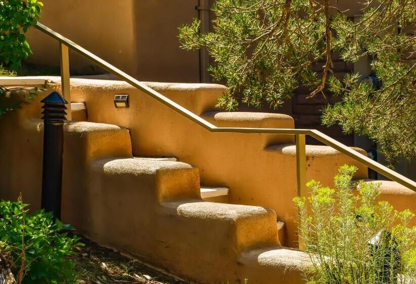 Отель Fort Marcy Suites By All Seasons Resort Lodging