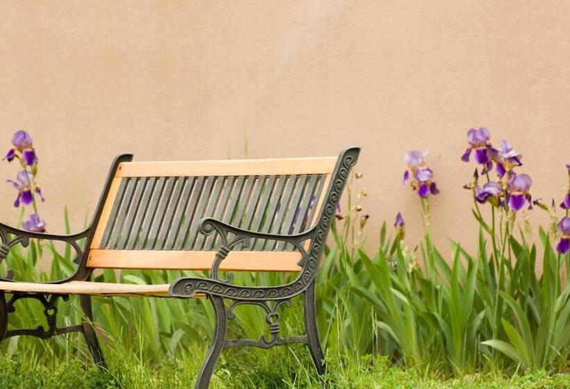 Отель Fort Marcy Suites By All Seasons Resort Lodging