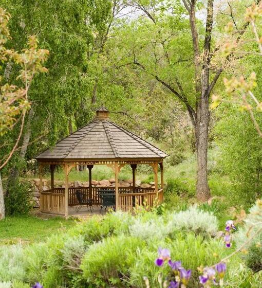 Отель Fort Marcy Suites By All Seasons Resort Lodging