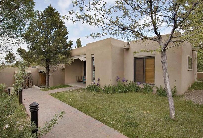 Отель Fort Marcy Suites By All Seasons Resort Lodging