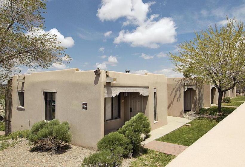 Отель Fort Marcy Suites By All Seasons Resort Lodging