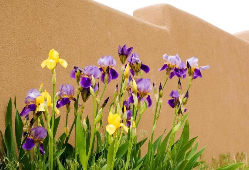 Отель Fort Marcy Suites By All Seasons Resort Lodging