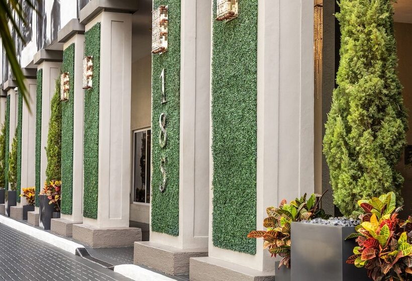 Fortune House Hotel Suites