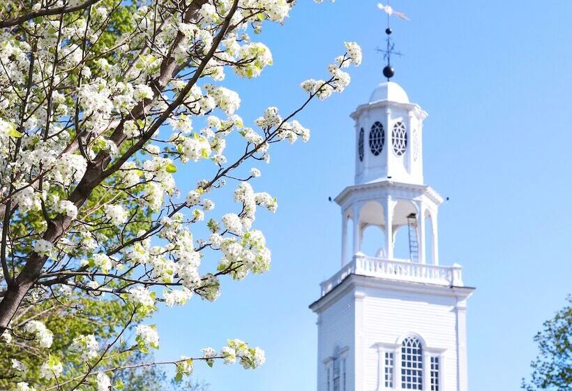 ホテル Four Chimneys Inn