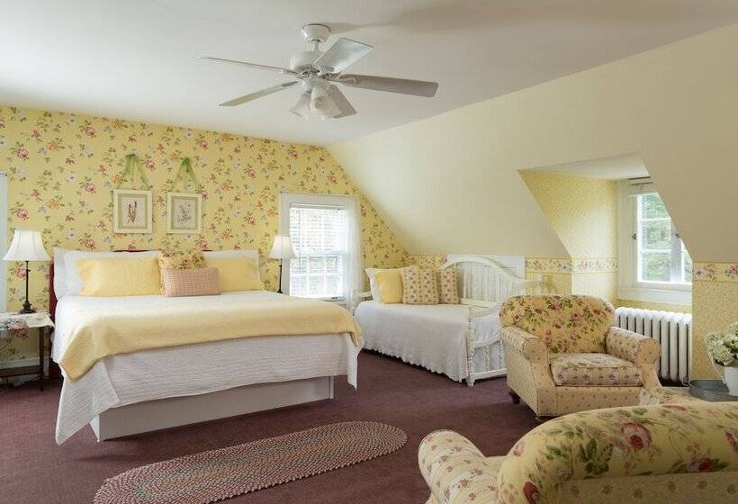 فندق Four Chimneys Inn