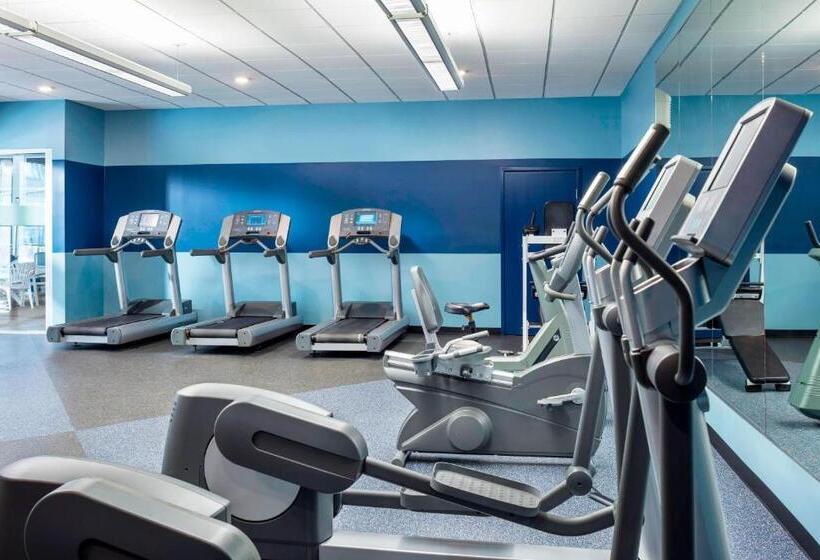 هتل Four Points By Sheraton Chicago O Hare