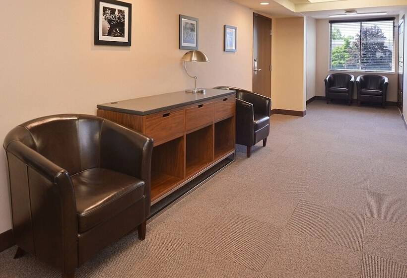 Radisson Hotel Detroit Metro Airport