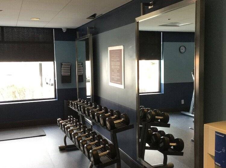 Radisson Hotel Detroit Metro Airport