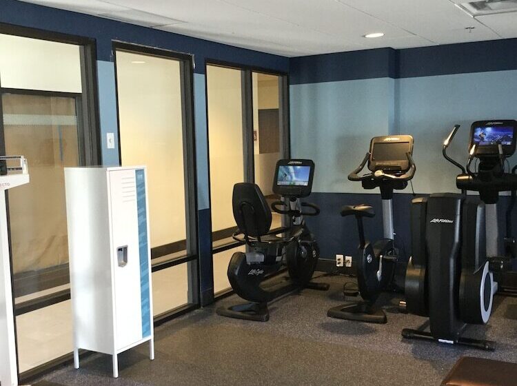 Radisson Hotel Detroit Metro Airport