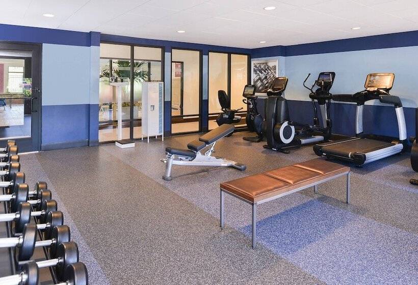 Radisson Hotel Detroit Metro Airport