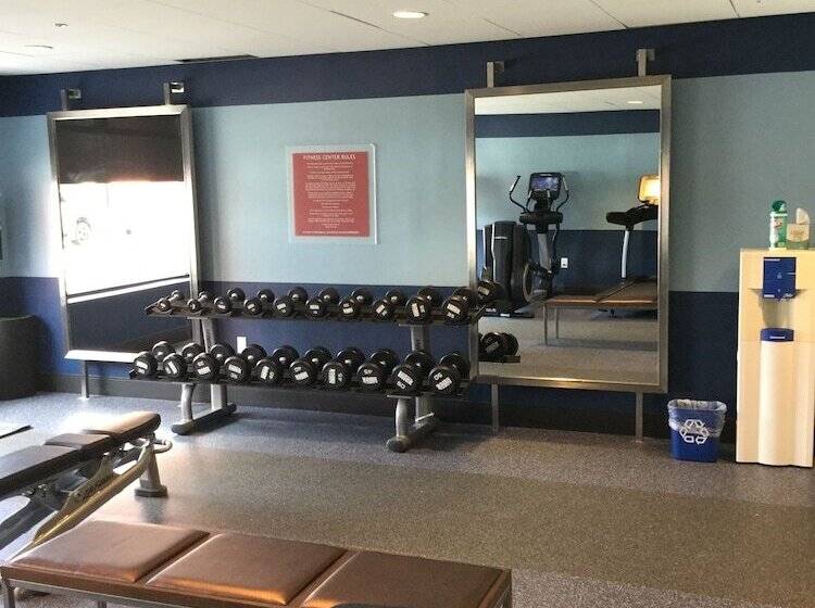 Radisson Hotel Detroit Metro Airport