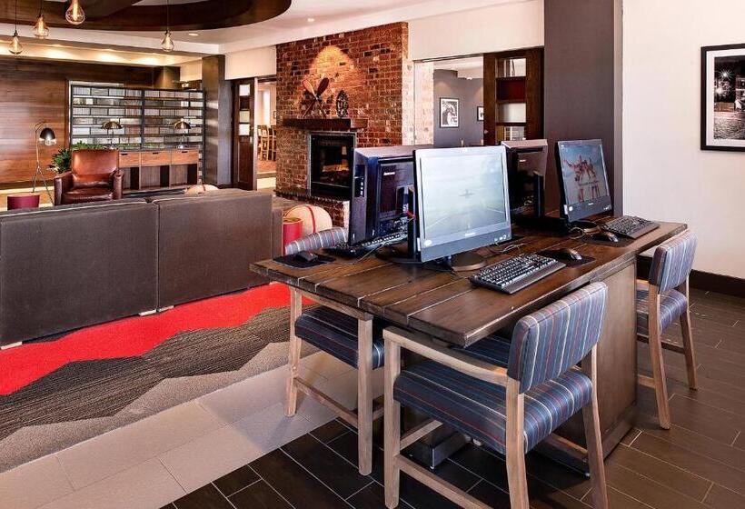 Radisson Hotel Detroit Metro Airport