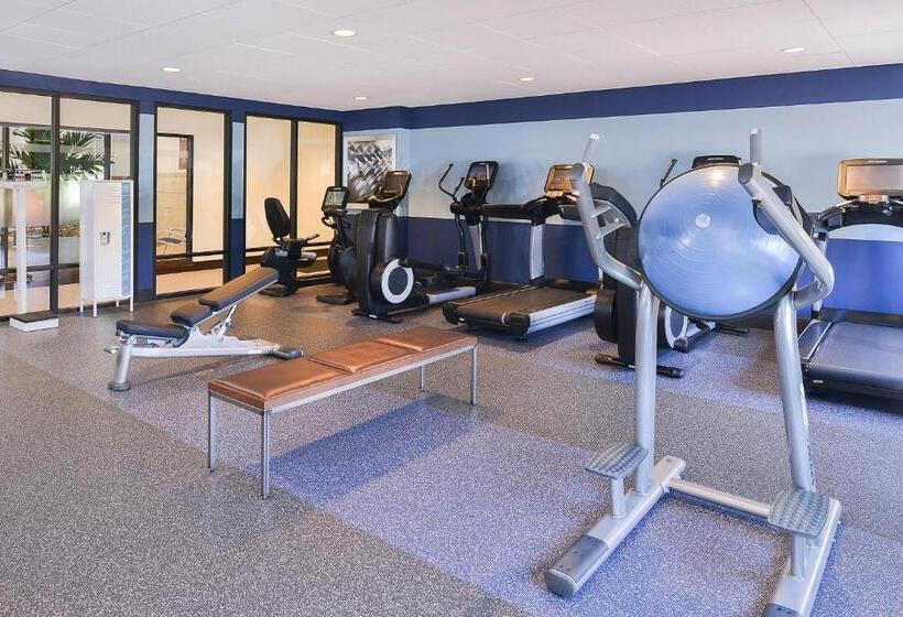 Radisson Hotel Detroit Metro Airport