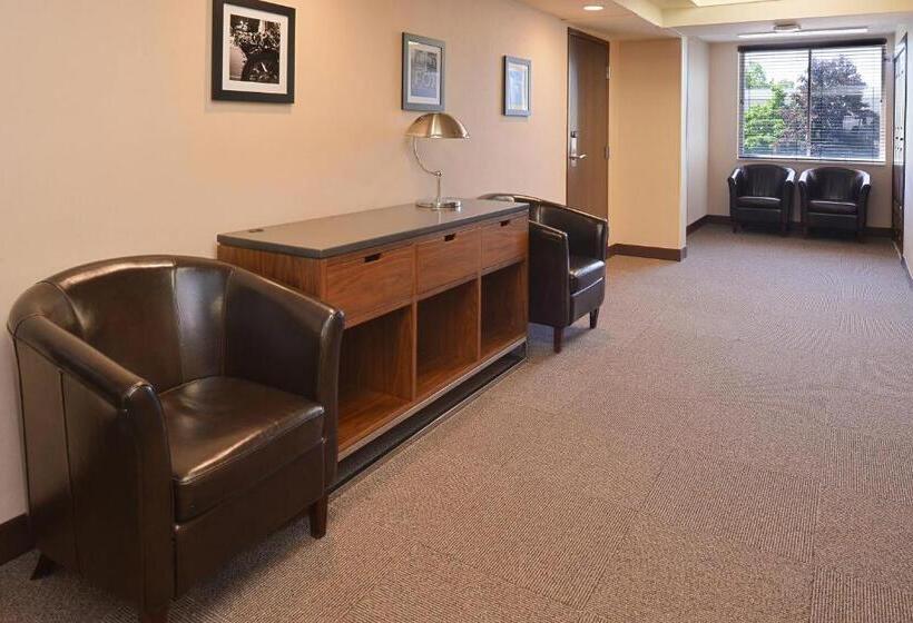 Radisson Hotel Detroit Metro Airport