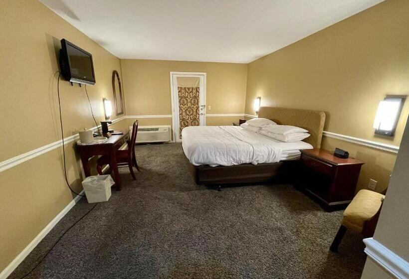 Отель Four Seasons Country Inn