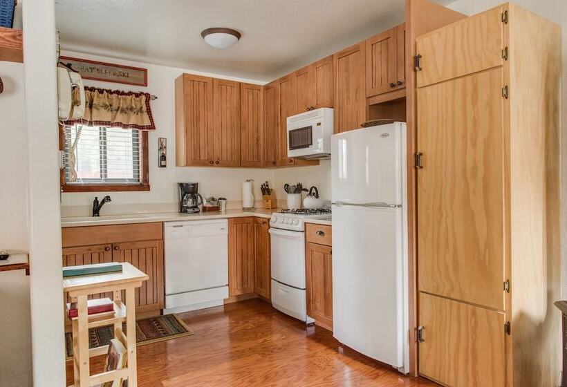 Отель Franciscan Lodge