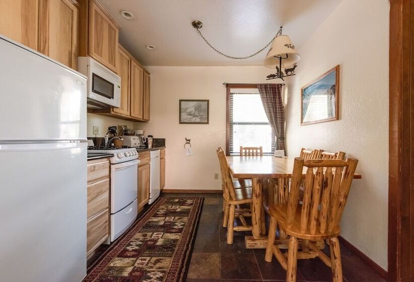 Отель Franciscan Lodge