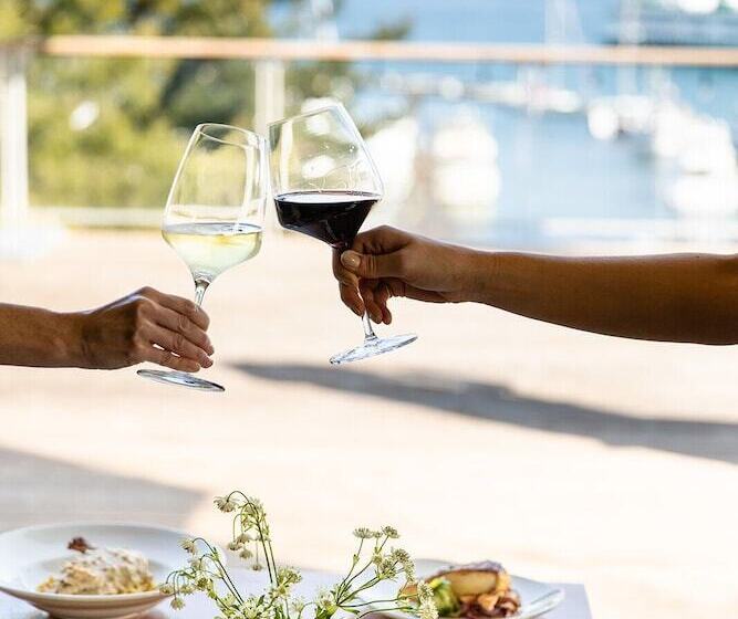 فندق Friday Harbor House