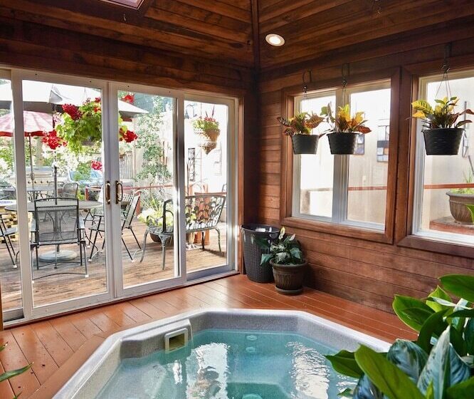 בית מלון כפרי Frisco Inn On Galena