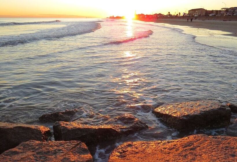 בית מלון כפרי Gaido S Seaside Inn