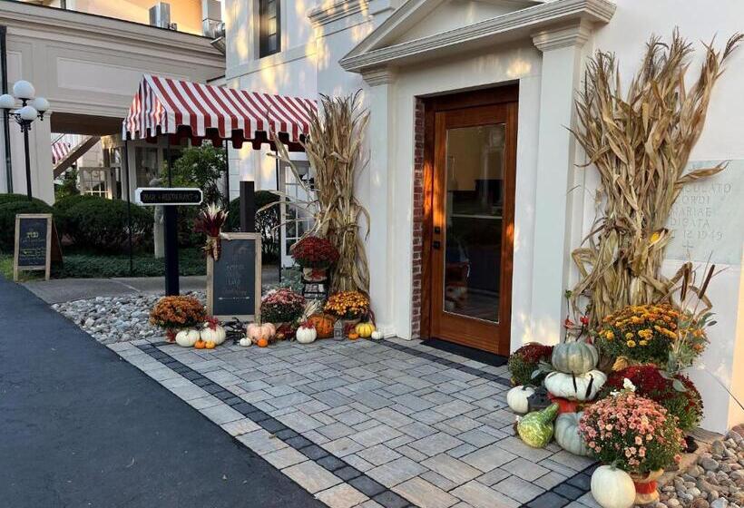 酒店 Geneva On The Lake Boutique Resort