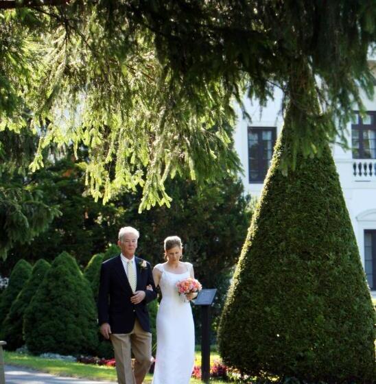 酒店 Geneva On The Lake Boutique Resort