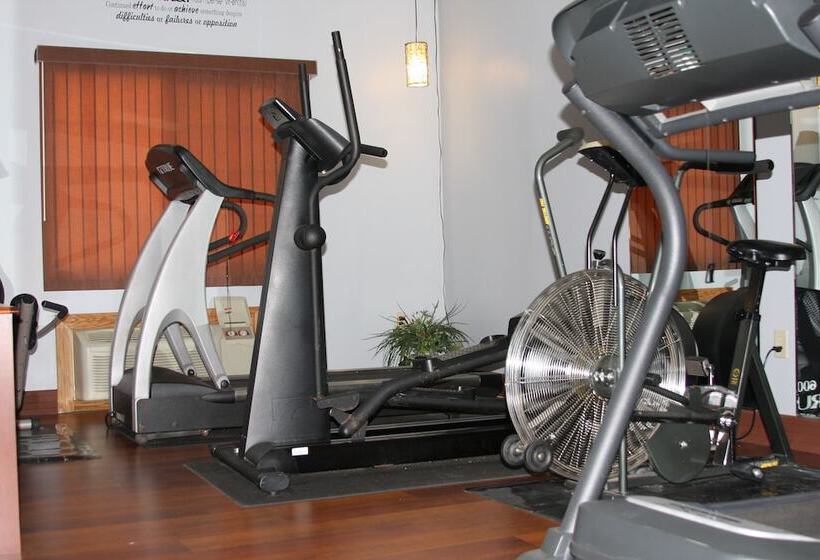 فندق Gladstone Inn And Suites