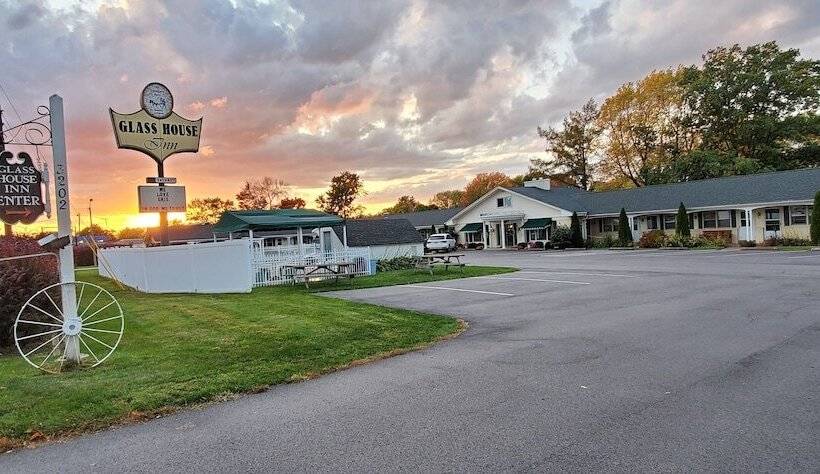 בית מלון כפרי Glass House Inn Erie Near I90 & I79