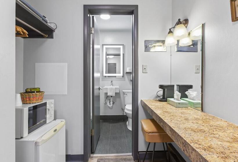 בית מלון כפרי Glass House Inn Erie Near I90 & I79