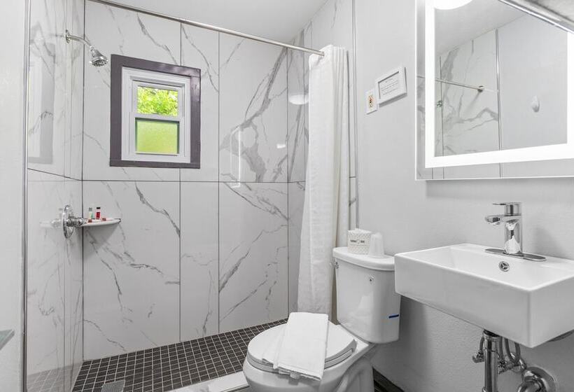 فندق Glass House Inn Erie Near I90 & I79