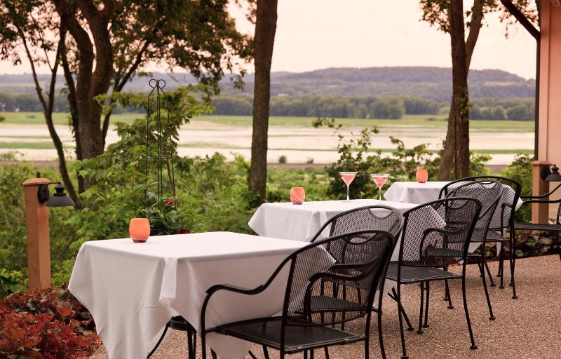 هتل Goldmoor Inn & Resort