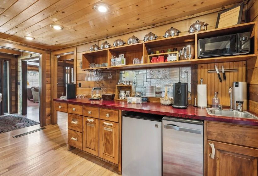 فندق Good Medicine Lodge