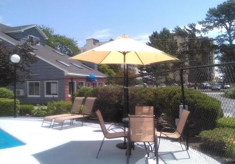 호텔 The Grand Beach Inn