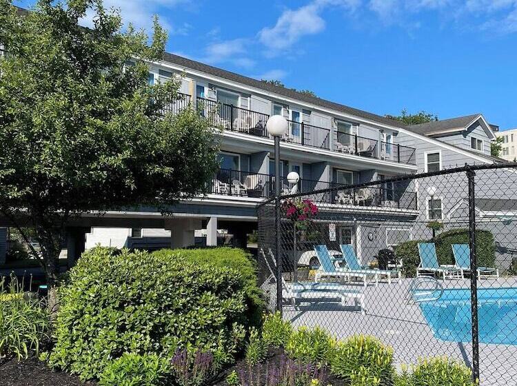 호텔 The Grand Beach Inn