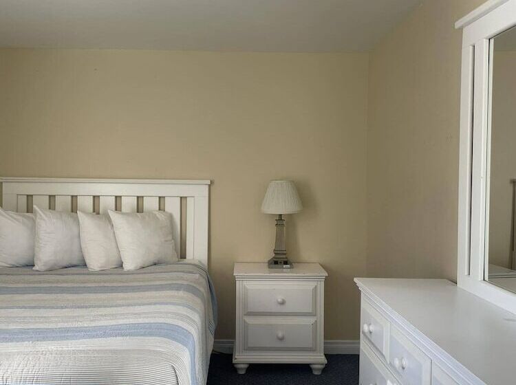 호텔 The Grand Beach Inn