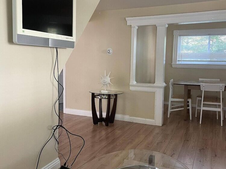 호텔 The Grand Beach Inn