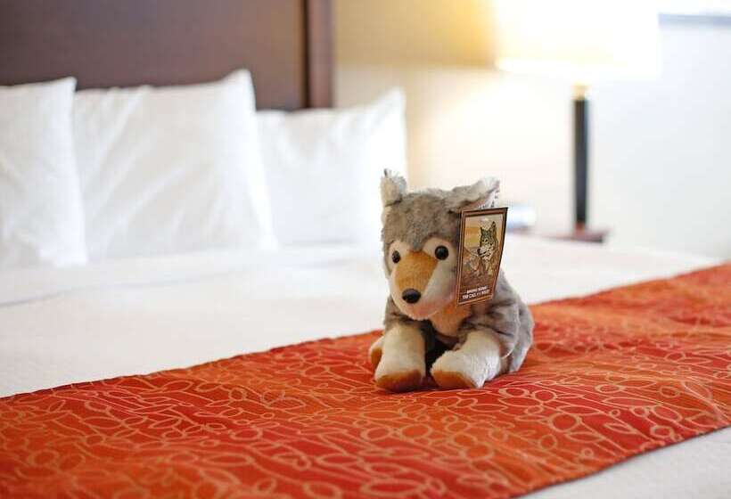 فندق Gray Wolf Inn & Suites
