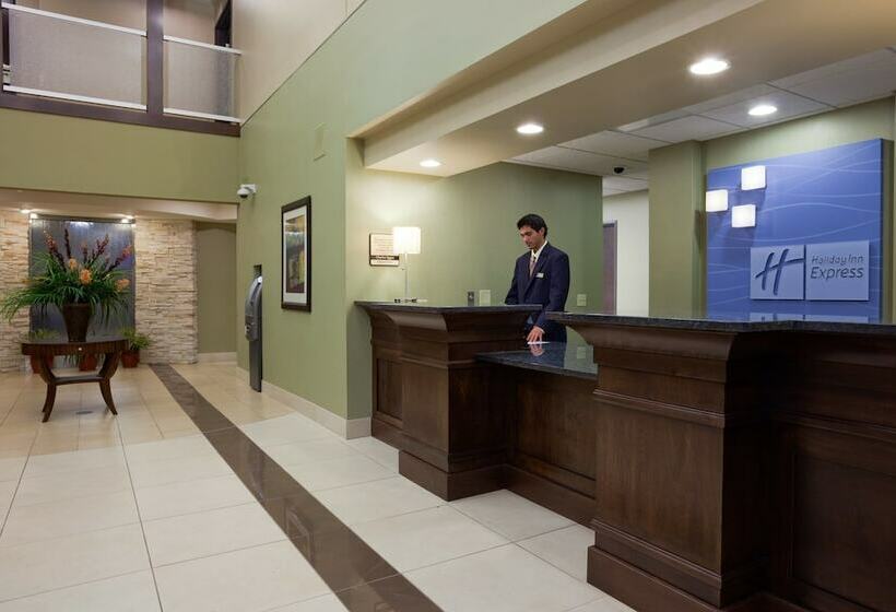فندق Holiday Inn Express & Suites Madison Verona, An Ihg
