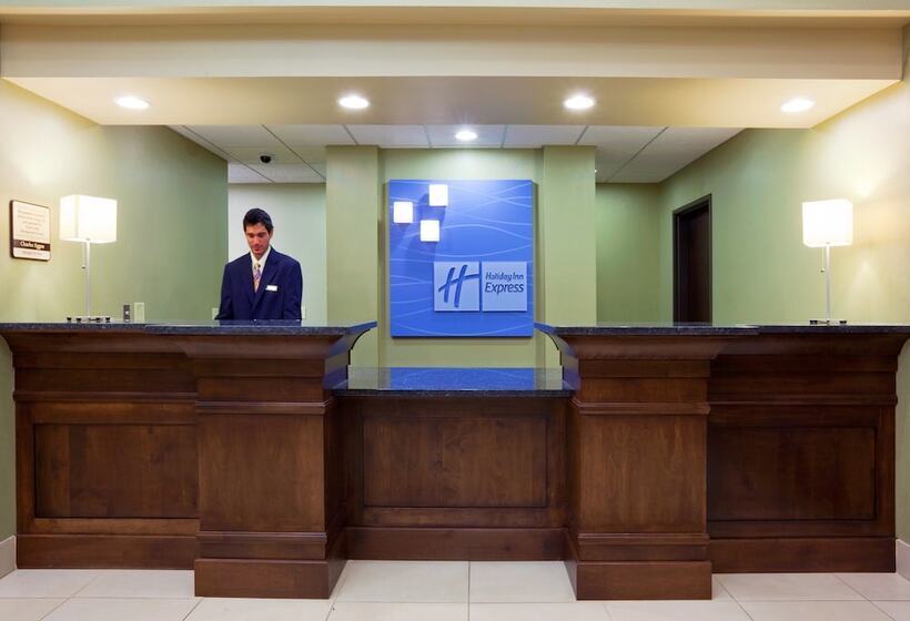 فندق Holiday Inn Express & Suites Madison Verona, An Ihg