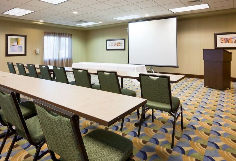 فندق Holiday Inn Express & Suites Madison Verona, An Ihg