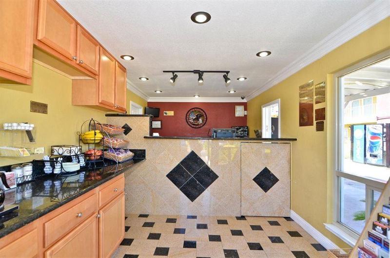 בית מלון כפרי Oasis Inn Sacramento Elk Grove