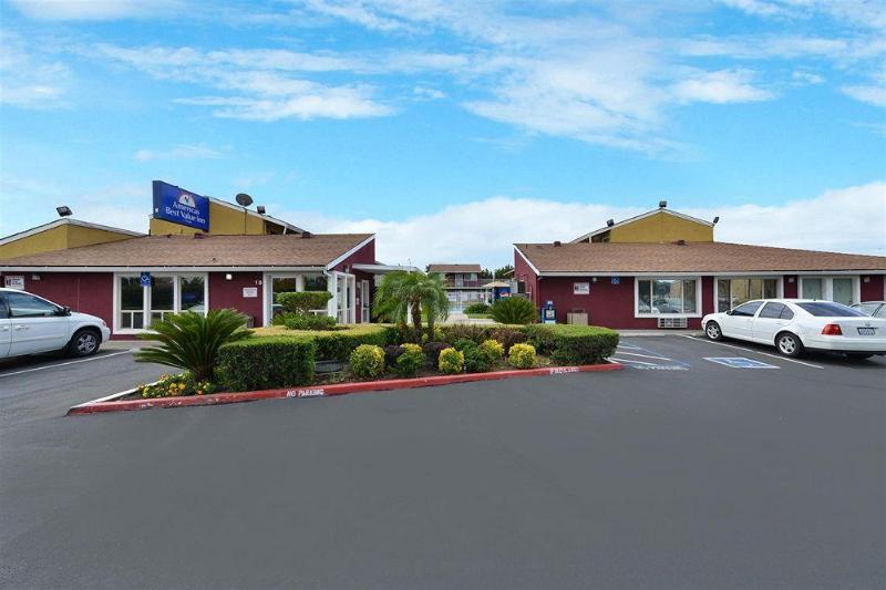 בית מלון כפרי Oasis Inn Sacramento Elk Grove